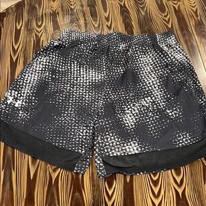 Under Armour Athletic Shorts Black and White Dynamic Design
